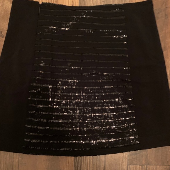 NWT DKNY Mini Skirt with Sequins (Beautiful)! - Picture 4 of 4